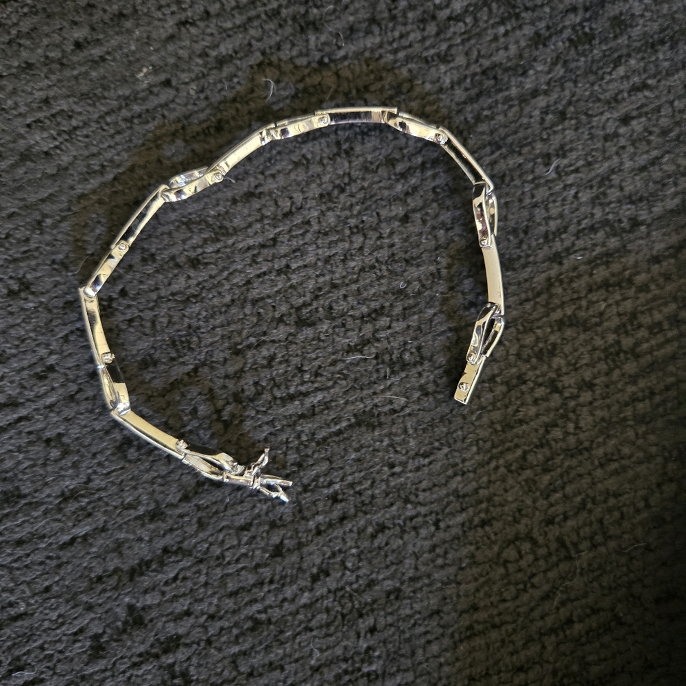 Elegant Sterling Silver Link Bracelet - Picture 2 of 2